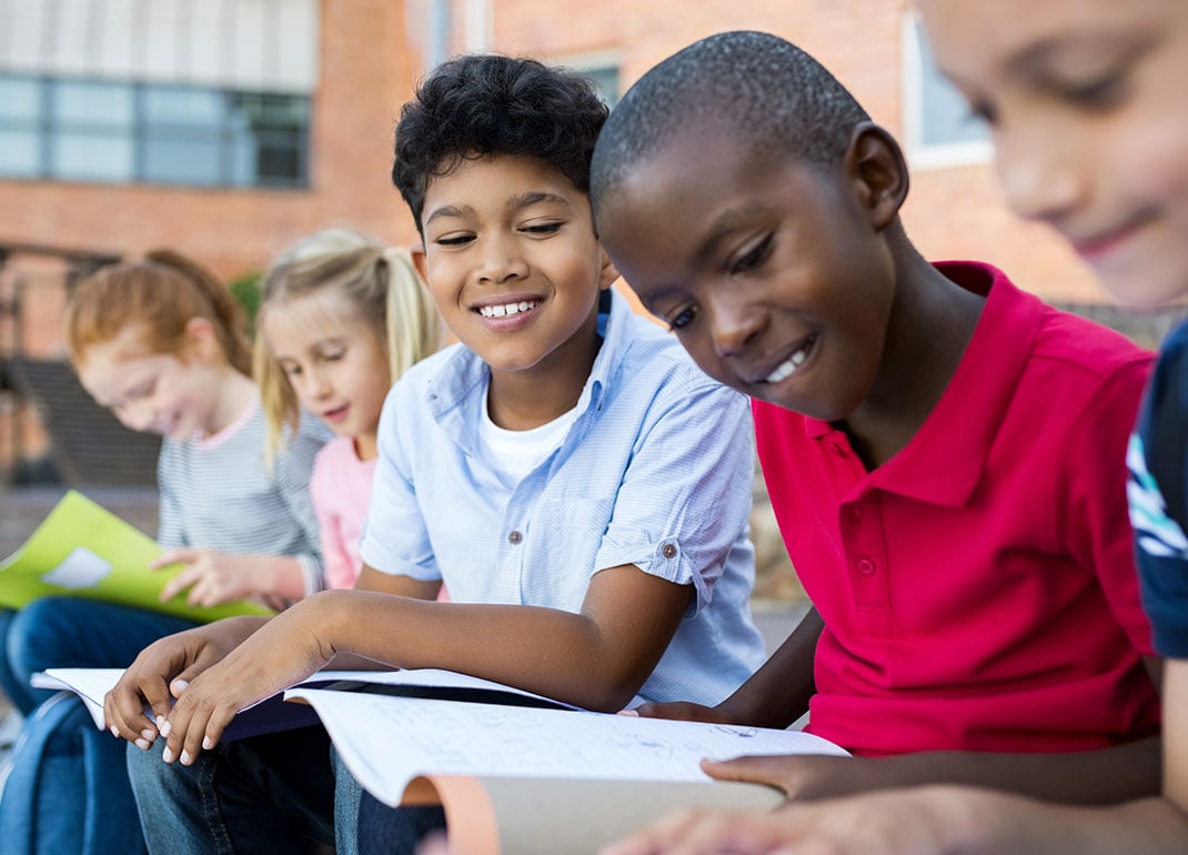 kids-outside-with-books kids-outside-with-books