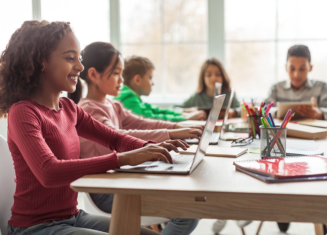 students-using-laptops-in-group students-using-laptops-in-group