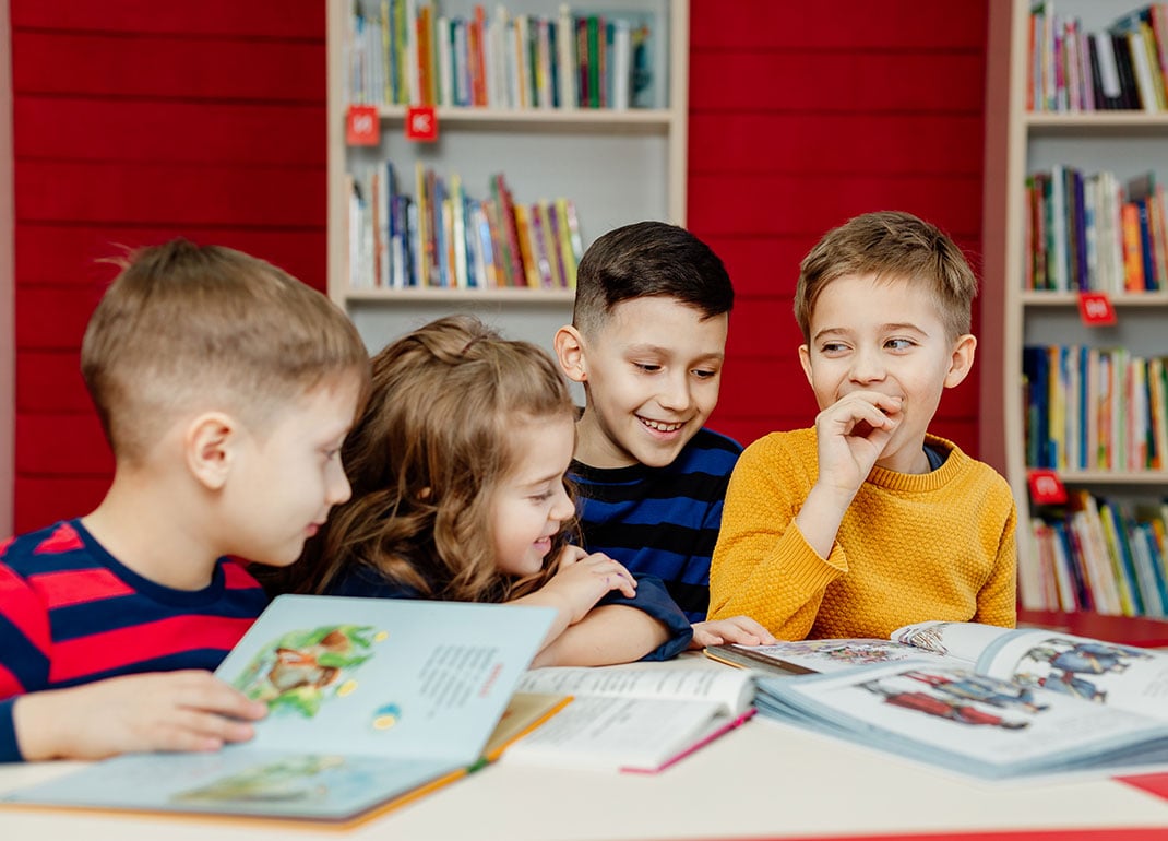 students-with-picture-books